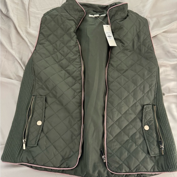 Francesca's Collections Jackets & Blazers - NEW francesca’s olive puffer vest Medium